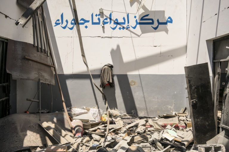 Libia, le immagini del centro bombardato a Tajoura