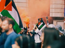 Le opposizioni: adeguare il curriculum giudiziario di Netanyahu