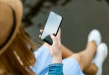 Social e minori, gli approcci alla regolamentazione da Roma a Bruxelles